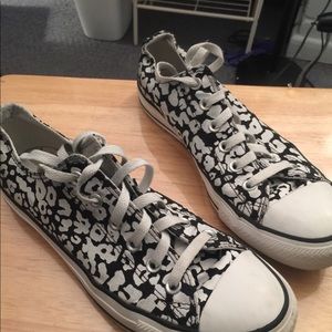 Size 9 Converse Sneakers